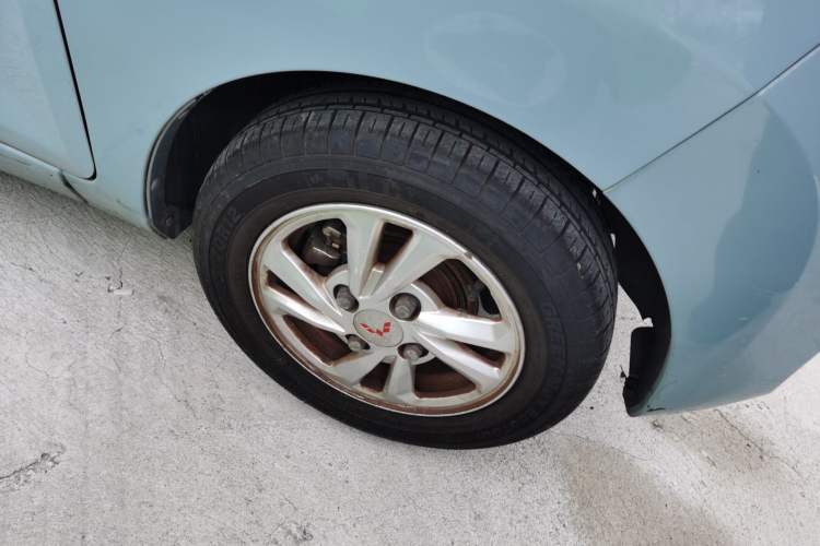 Used Wuling Hongguang MINIEV 2021 Macaron Fashion Edition Lithium-Ion Battery Right Front Wheel Hub