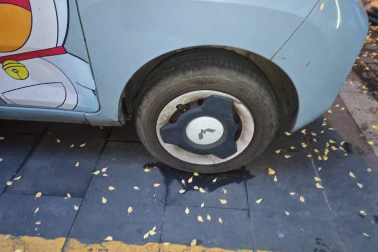 Used Wuling Hongguang MINIEV 2021 Macaron Fashion Model Lithium Iron Phosphate Right Front Wheel Hub
