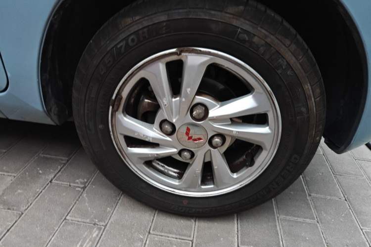 Used Wuling Hongguang MINIEV 2021 Macaron Sandwich Model 170 km Lithium Ternary Right Front Wheel Hub