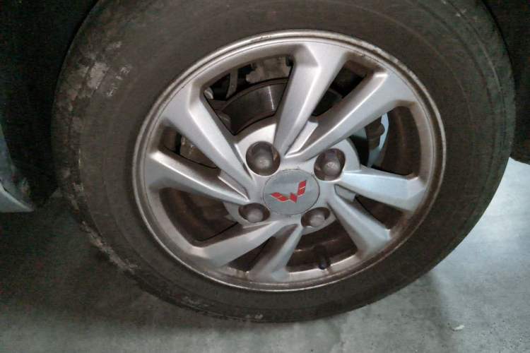 Used Wuling Hongguang MINIEV 2021 Macaron Premium Model – Lithium Iron Phosphate Right Front Wheel Hub