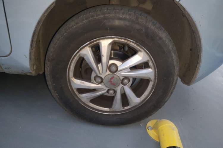 Used Wuling Hongguang MINIEV 2021 Macaron Fashion Model Lithium Iron Phosphate Right Front Wheel Hub