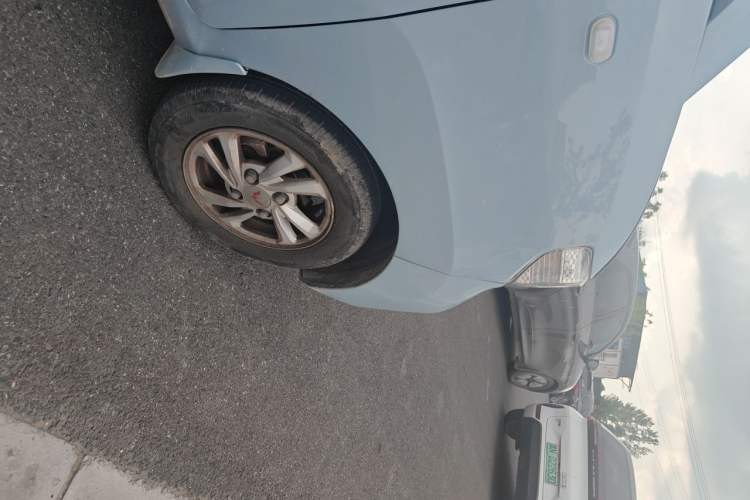 Used Wuling Hongguang MINIEV 2021 Macaron Fashion Model Lithium Iron Phosphate Right Front Wheel Hub