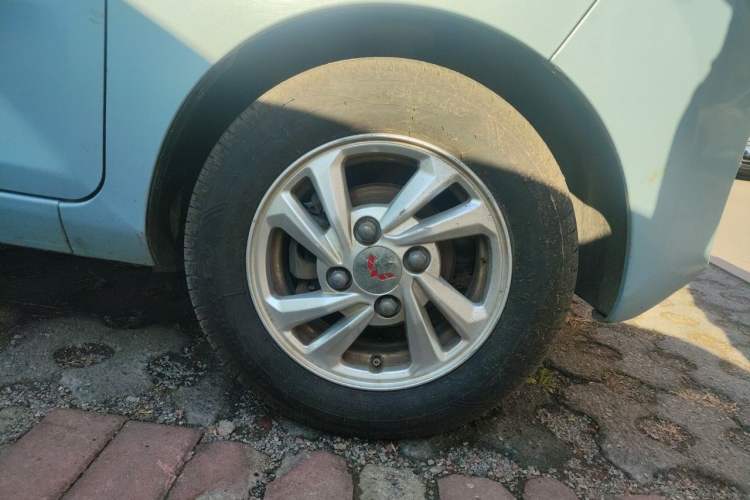 Used Wuling Hongguang MINIEV 2021 Macaron Premium Model – Lithium Iron Phosphate Right Front Wheel Hub