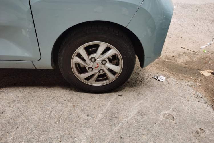 Used Wuling Hongguang MINIEV 2021 Macaron Fashion Model Lithium Iron Phosphate Right Front Wheel Hub