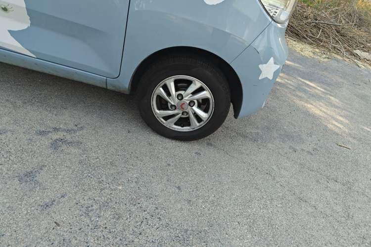 Used Wuling Hongguang MINIEV 2021 Macaron Fashion Model Lithium Iron Phosphate Right Front Wheel Hub