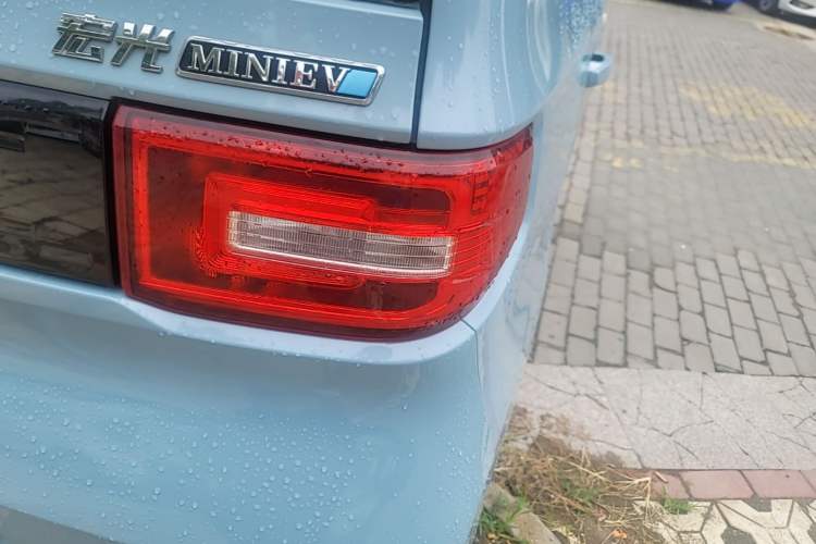 Used Wuling Hongguang MINIEV 2021 Macaron Premium Model – Lithium Iron Phosphate Right Rear Taillight