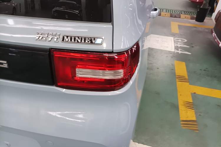 Used Wuling Hongguang MINIEV 2021 Macaron Premium Model – Lithium Iron Phosphate Right Rear Taillight
