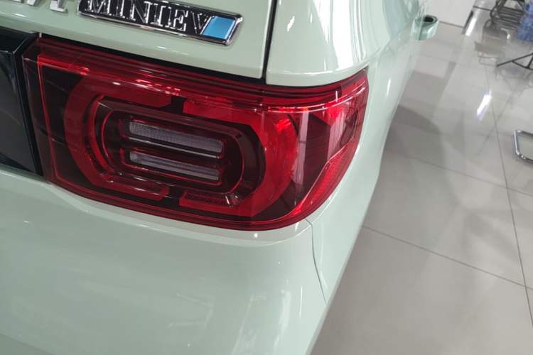 Used Wuling Hongguang MINIEV 2021 Macaron Premium Model – Lithium Iron Phosphate Right Rear Taillight