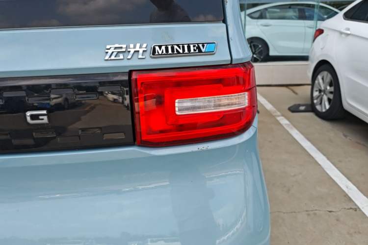Used Wuling Hongguang MINIEV 2021 Macaron Fashion Edition Lithium-Ion Battery Right Rear Taillight
