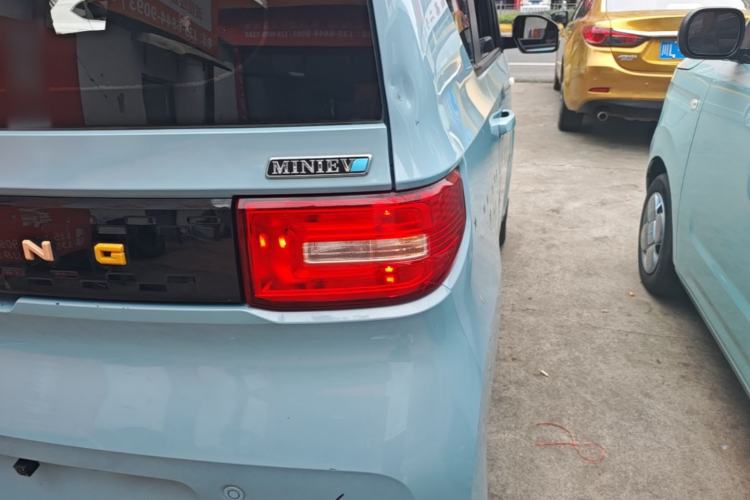 Used Wuling Hongguang MINIEV 2021 Macaron Premium Model – Lithium Iron Phosphate Right Rear Taillight