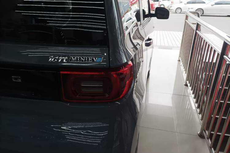 Used Wuling Hongguang MINIEV 2021 Macaron Premium Model – Lithium Iron Phosphate Right Rear Taillight