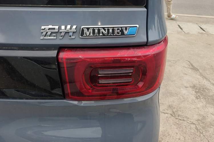 Used Wuling Hongguang MINIEV 2021 Macaron Premium Model – Lithium Iron Phosphate Right Rear Taillight