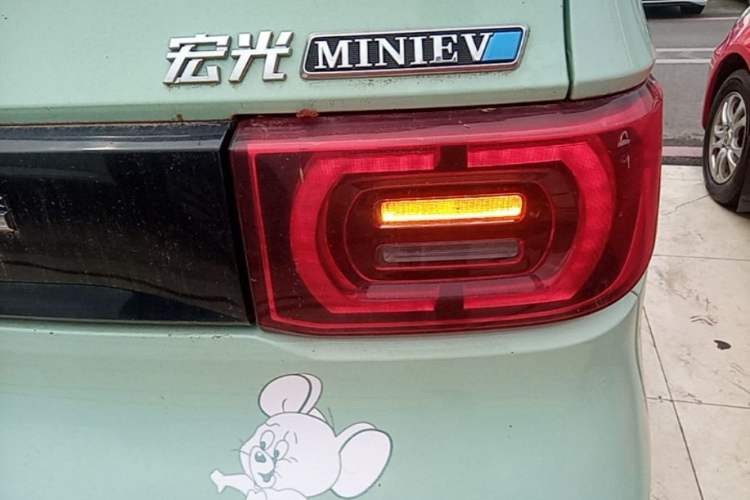 Used Wuling Hongguang MINIEV 2021 Macaron Premium Model – Lithium Iron Phosphate Right Rear Taillight