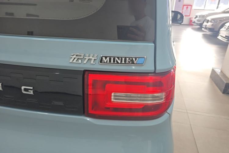 Used Wuling Hongguang MINIEV 2021 Macaron Premium Model – Lithium Iron Phosphate Right Rear Taillight