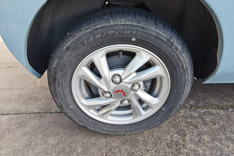 Used Wuling Hongguang MINIEV 2021 Macaron Fashion Model Lithium Iron Phosphate Right Rear Wheel Hub