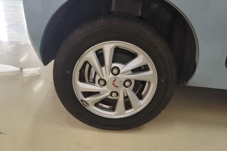 Used Wuling Hongguang MINIEV 2021 Macaron Fashion Model Lithium Iron Phosphate Right Rear Wheel Hub