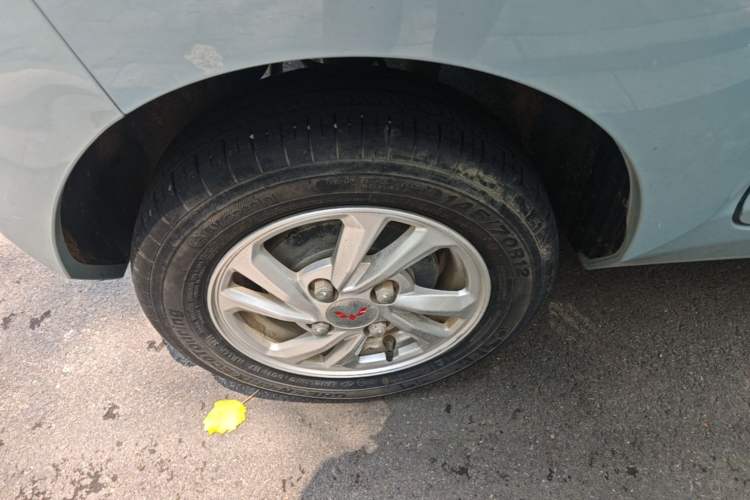 Used Wuling Hongguang MINIEV 2021 Macaron Fashion Model Lithium Iron Phosphate Right Rear Wheel Hub