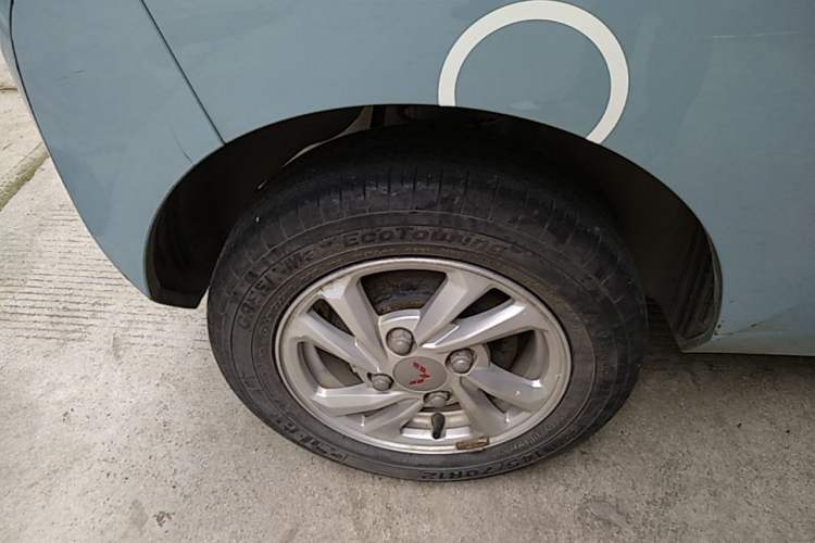 Used Wuling Hongguang MINIEV 2021 Macaron Fashion Model Lithium Iron Phosphate Right Rear Wheel Hub