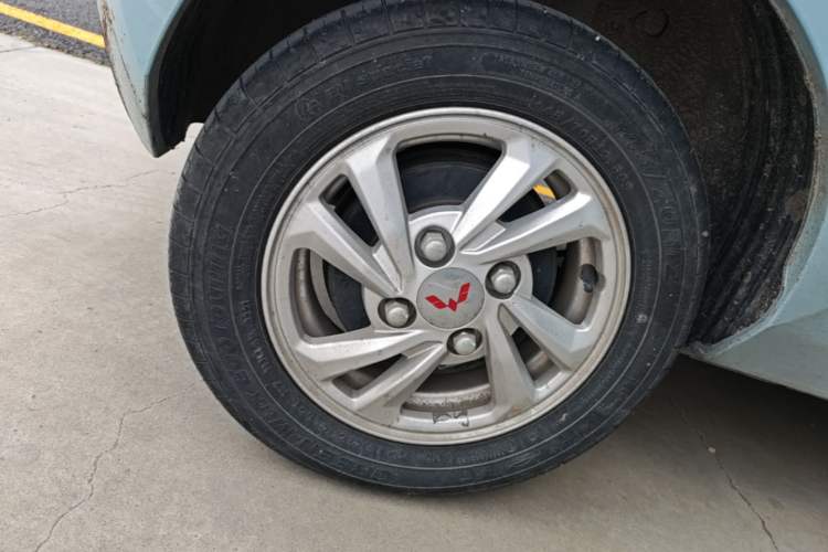 Used Wuling Hongguang MINIEV 2021 Macaron Fashion Edition Lithium-Ion Battery Right Rear Wheel Hub