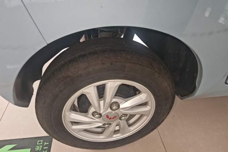 Used Wuling Hongguang MINIEV 2021 Macaron Fashion Model Lithium Iron Phosphate Right Rear Wheel Hub