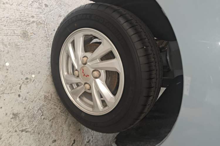 Used Wuling Hongguang MINIEV 2021 Macaron Fashion Model Lithium Iron Phosphate Right Rear Wheel Hub