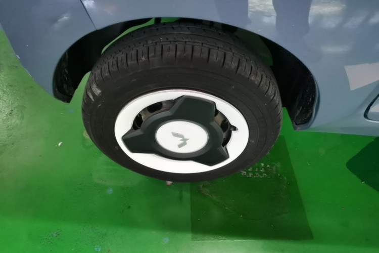 Used Wuling Hongguang MINIEV 2021 Macaron Premium Model – Lithium Iron Phosphate Right Rear Wheel Hub