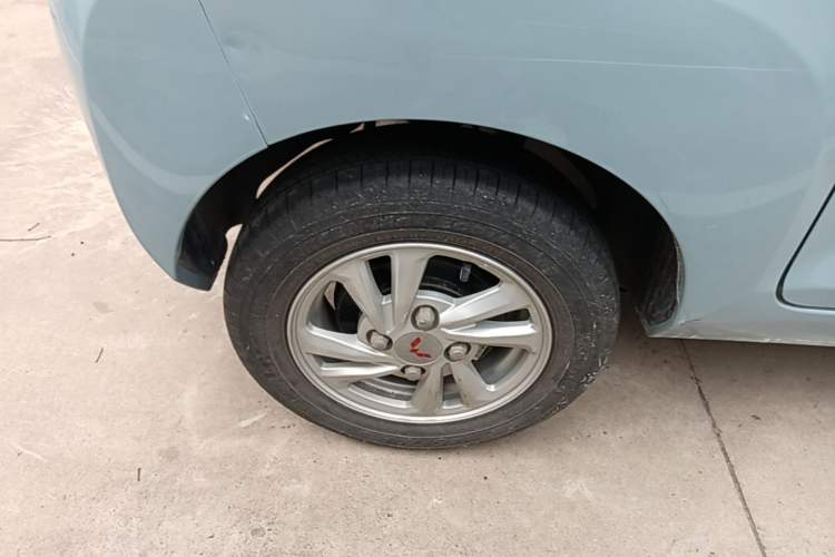 Used Wuling Hongguang MINIEV 2021 Macaron Fashion Model Lithium Iron Phosphate Right Rear Wheel Hub