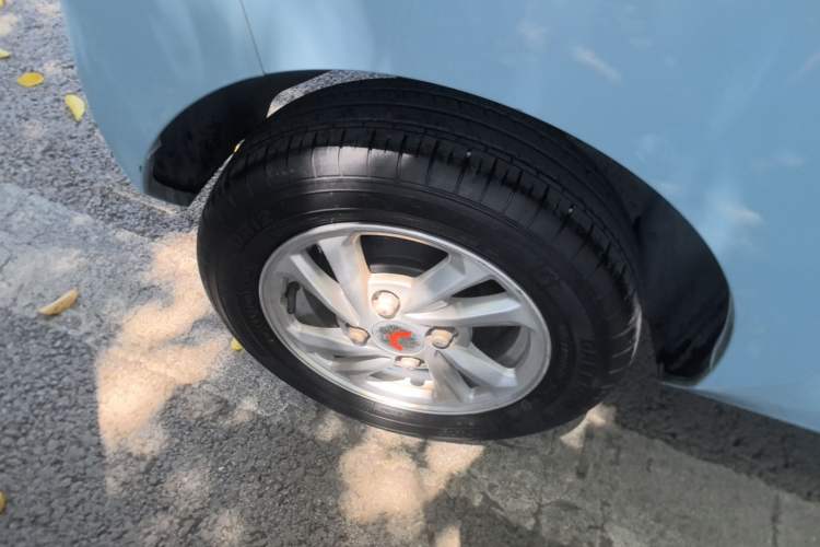 Used Wuling Hongguang MINIEV 2021 Macaron Fashion Model Lithium Iron Phosphate Right Rear Wheel Hub