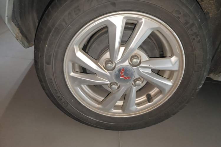Used Wuling Hongguang MINIEV 2021 Macaron Premium Model – Lithium Iron Phosphate Right Rear Wheel Hub