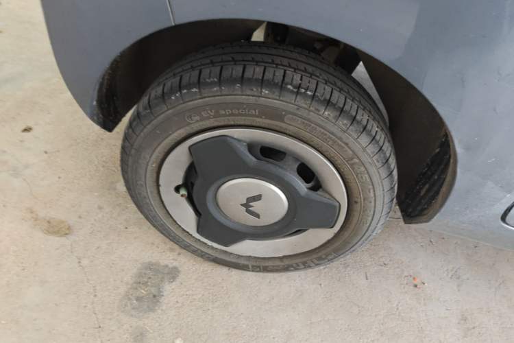 Used Wuling Hongguang MINIEV 2021 Macaron Fashion Model Lithium Iron Phosphate Right Rear Wheel Hub