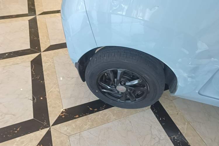 Used Wuling Hongguang MINIEV 2021 Macaron Fashion Edition Lithium-Ion Battery Right Rear Wheel Hub