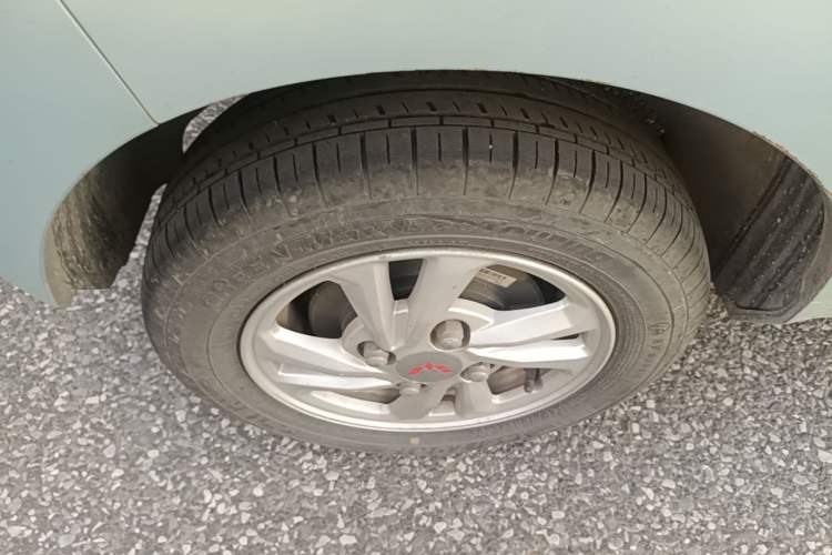 Used Wuling Hongguang MINIEV 2021 Macaron Fashion Model Lithium Iron Phosphate Right Rear Wheel Hub