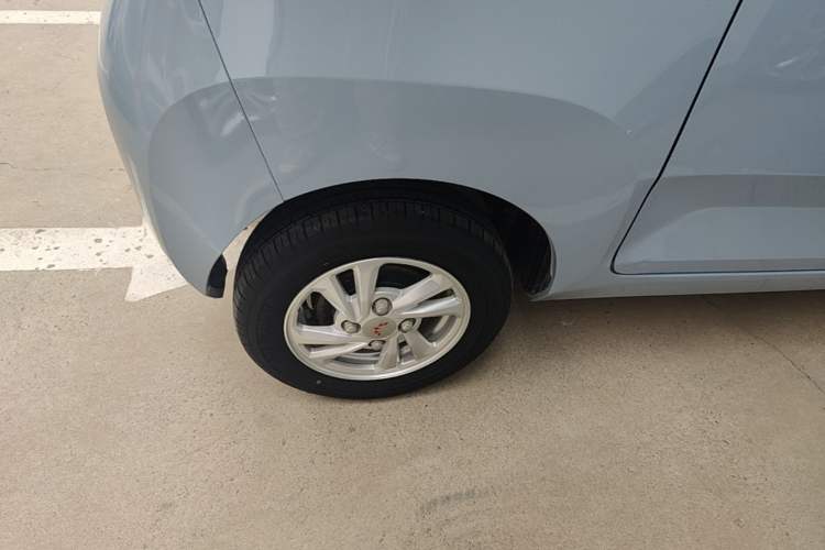 Used Wuling Hongguang MINIEV 2021 Macaron Fashion Model Lithium Iron Phosphate Right Rear Wheel Hub
