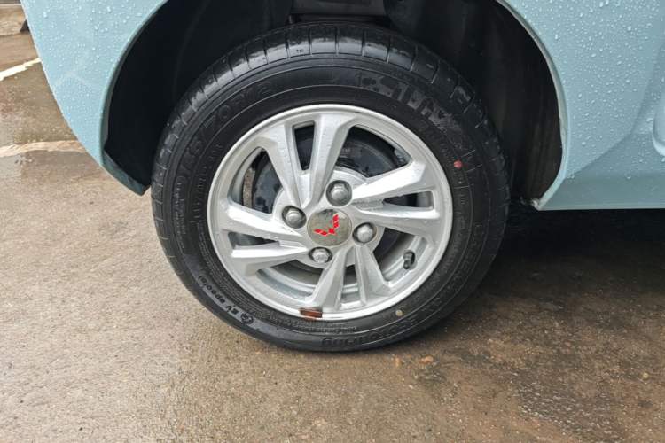 Used Wuling Hongguang MINIEV 2021 Macaron Fashion Edition Lithium-Ion Battery Right Rear Wheel Hub