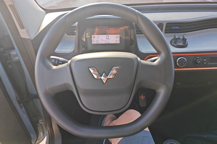 Used Wuling Hongguang MINIEV 2021 Macaron Fashion Model Lithium Iron Phosphate Steering Wheel