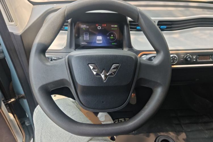 Used Wuling Hongguang MINIEV 2021 Macaron Fashion Model Lithium Iron Phosphate Steering Wheel