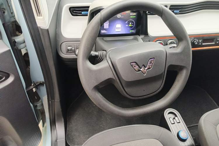 Used Wuling Hongguang MINIEV 2021 Macaron Fashion Edition Lithium-Ion Battery Steering Wheel