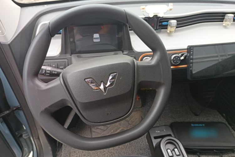 Used Wuling Hongguang MINIEV 2021 Macaron Fashion Model Lithium Iron Phosphate Steering Wheel