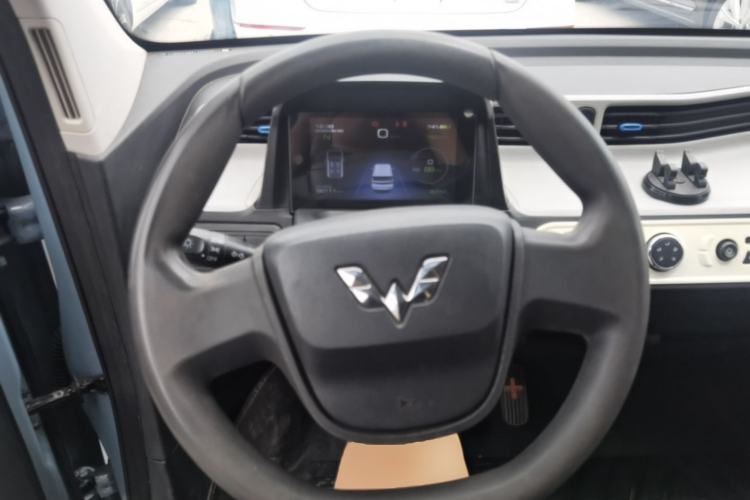 Used Wuling Hongguang MINIEV 2021 Macaron Fashion Model Lithium Iron Phosphate Steering Wheel