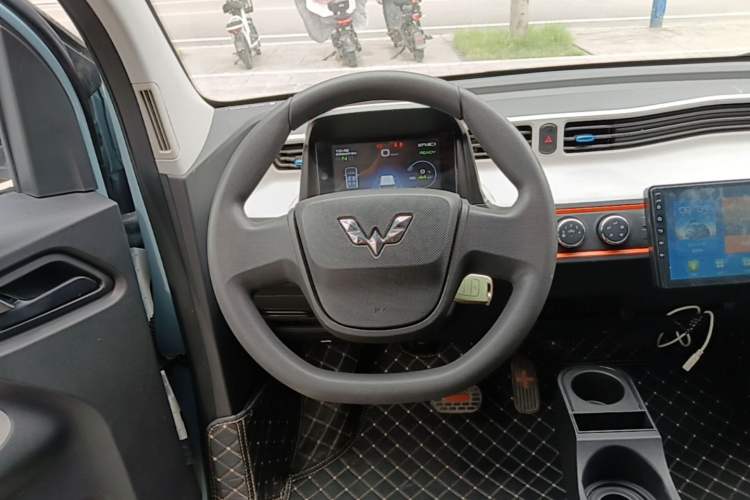 Used Wuling Hongguang MINIEV 2021 Macaron Fashion Model Lithium Iron Phosphate Steering Wheel
