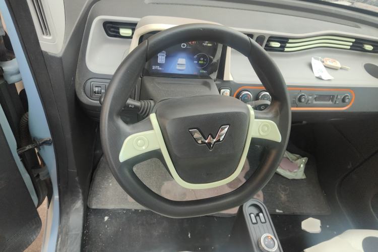 Used Wuling Hongguang MINIEV 2021 Macaron Fashion Edition Lithium-Ion Battery Steering Wheel