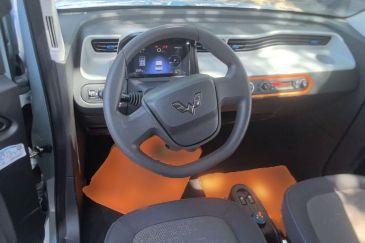 Used Wuling Hongguang MINIEV 2021 Macaron Fashion Model Lithium Iron Phosphate Steering Wheel