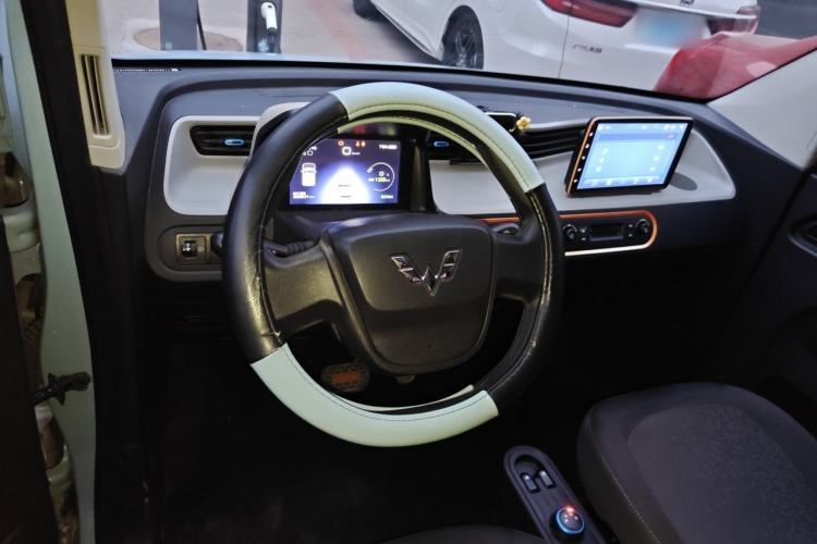 Used Wuling Hongguang MINIEV 2021 Macaron Sandwich Model 170 km Lithium Ternary Steering Wheel