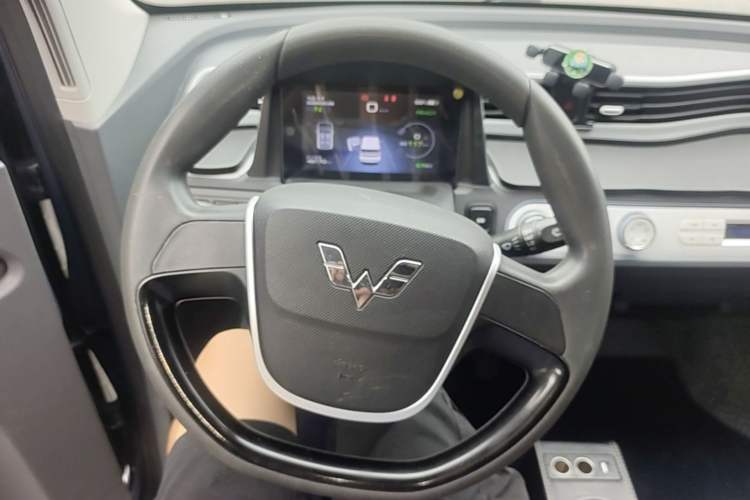 Used Wuling Hongguang MINIEV 2021 Macaron Premium Model – Lithium Iron Phosphate Steering Wheel
