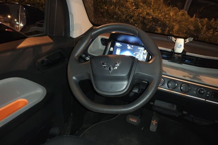 Used Wuling Hongguang MINIEV 2021 Macaron Sandwich Model 170 km Lithium Ternary Steering Wheel