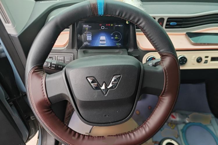 Used Wuling Hongguang MINIEV 2021 Macaron Fashion Model Lithium Iron Phosphate Steering Wheel
