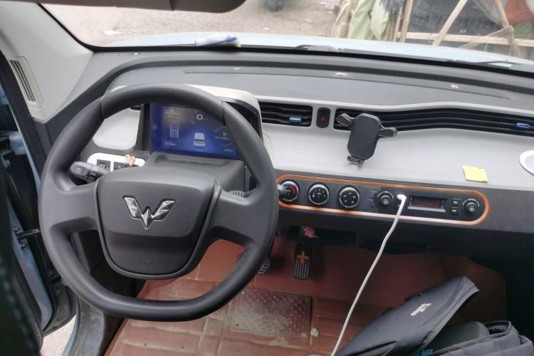 Used Wuling Hongguang MINIEV 2021 Macaron Fashion Model Lithium Iron Phosphate Steering Wheel