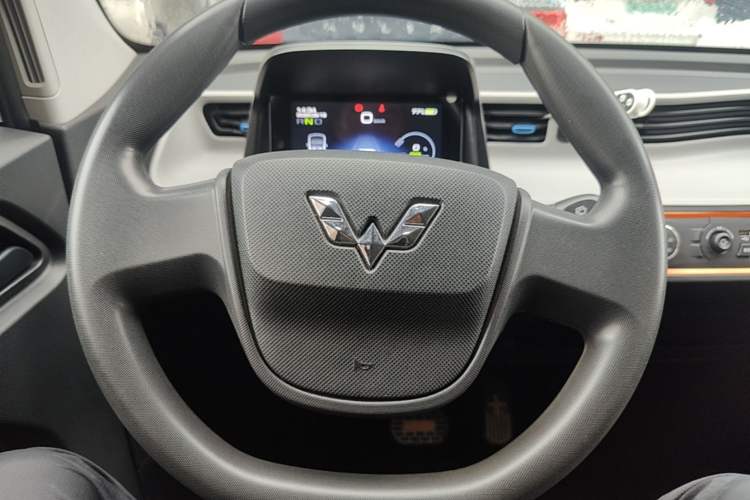 Used Wuling Hongguang MINIEV 2021 Macaron Fashion Model Lithium Iron Phosphate Steering Wheel