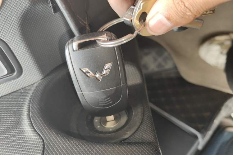 Used Wuling Hongguang MINIEV 2021 Macaron Premium Model – Lithium Iron Phosphate Vehicle Key