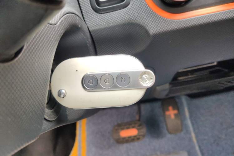 Used Wuling Hongguang MINIEV 2021 Macaron Premium Model – Lithium-NMC Vehicle Key